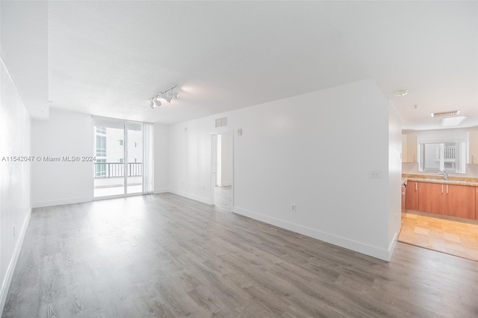 170 SE 14th St 2204, Miami, Florida 33131, 2 Bedrooms Bedrooms, ,2 BathroomsBathrooms,Residentiallease,For Rent,170 SE 14th St 2204,A11542047