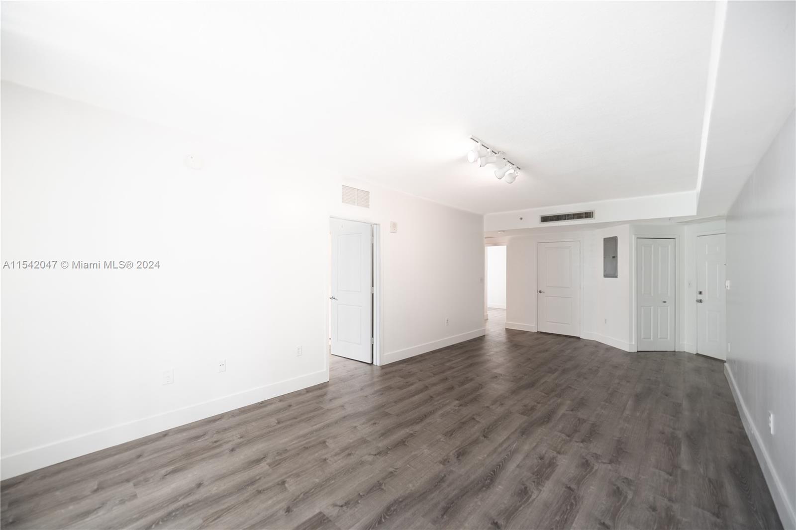 170 SE 14th St 2204, Miami, Florida 33131, 2 Bedrooms Bedrooms, ,2 BathroomsBathrooms,Residentiallease,For Rent,170 SE 14th St 2204,A11542047