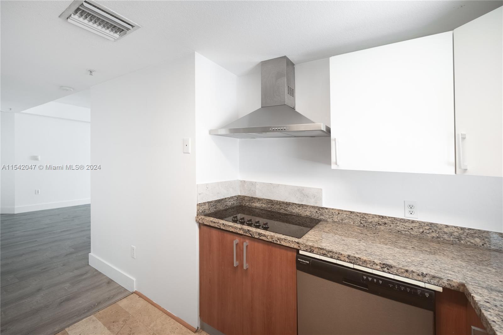 170 SE 14th St 2204, Miami, Florida 33131, 2 Bedrooms Bedrooms, ,2 BathroomsBathrooms,Residentiallease,For Rent,170 SE 14th St 2204,A11542047