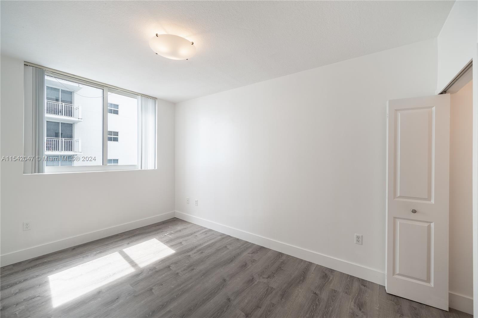170 SE 14th St 2204, Miami, Florida 33131, 2 Bedrooms Bedrooms, ,2 BathroomsBathrooms,Residentiallease,For Rent,170 SE 14th St 2204,A11542047