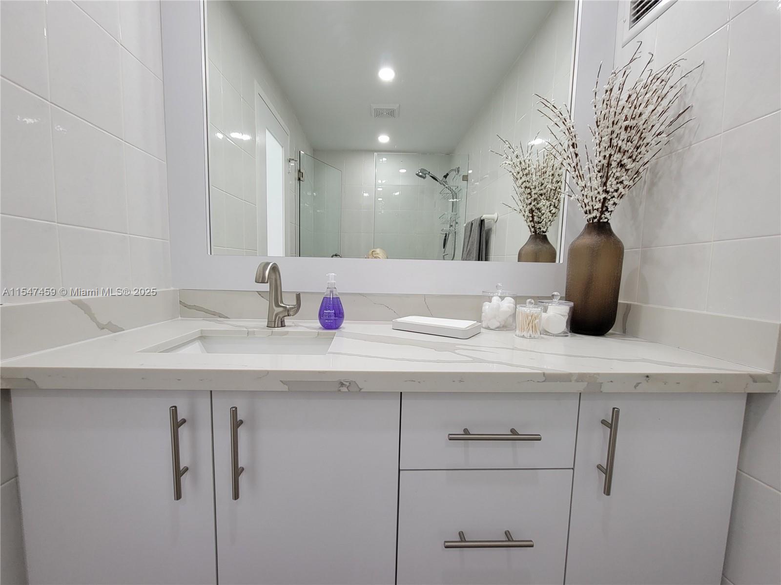 3505 S Ocean Dr 1203, Hollywood, Florida 33019, 2 Bedrooms Bedrooms, ,1 BathroomBathrooms,Residential,For Sale,3505 S Ocean Dr 1203,A11547459