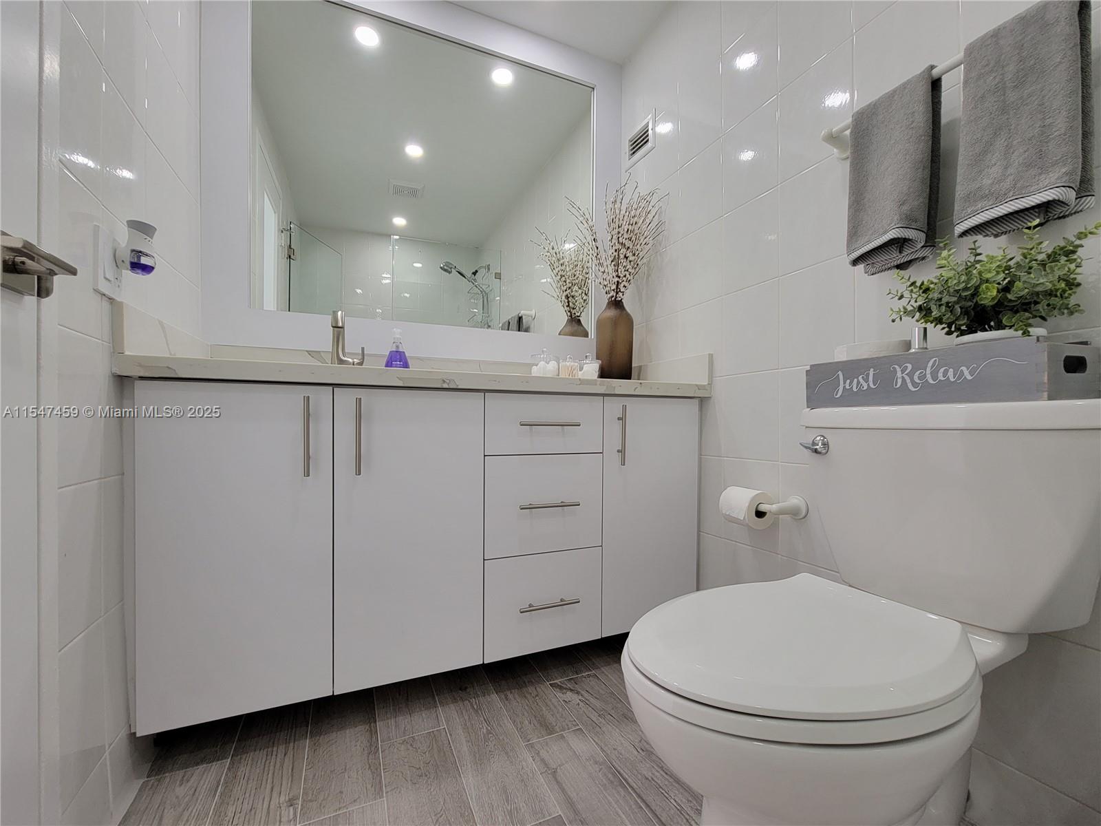 3505 S Ocean Dr 1203, Hollywood, Florida 33019, 2 Bedrooms Bedrooms, ,1 BathroomBathrooms,Residential,For Sale,3505 S Ocean Dr 1203,A11547459