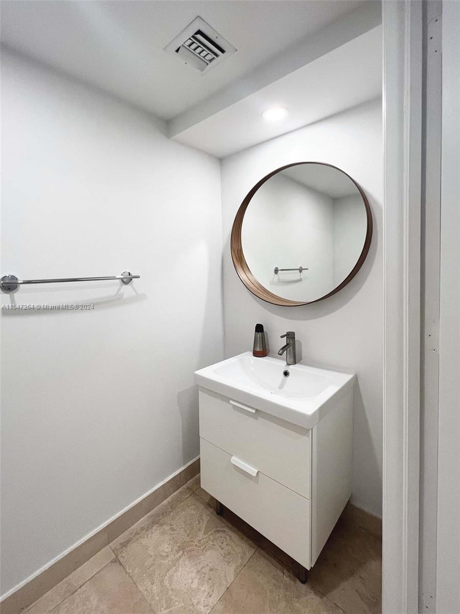 848 Brickell Key Dr 1803, Miami, Florida 33131, 1 Bedroom Bedrooms, ,1 BathroomBathrooms,Residential,For Sale,848 Brickell Key Dr 1803,A11547264