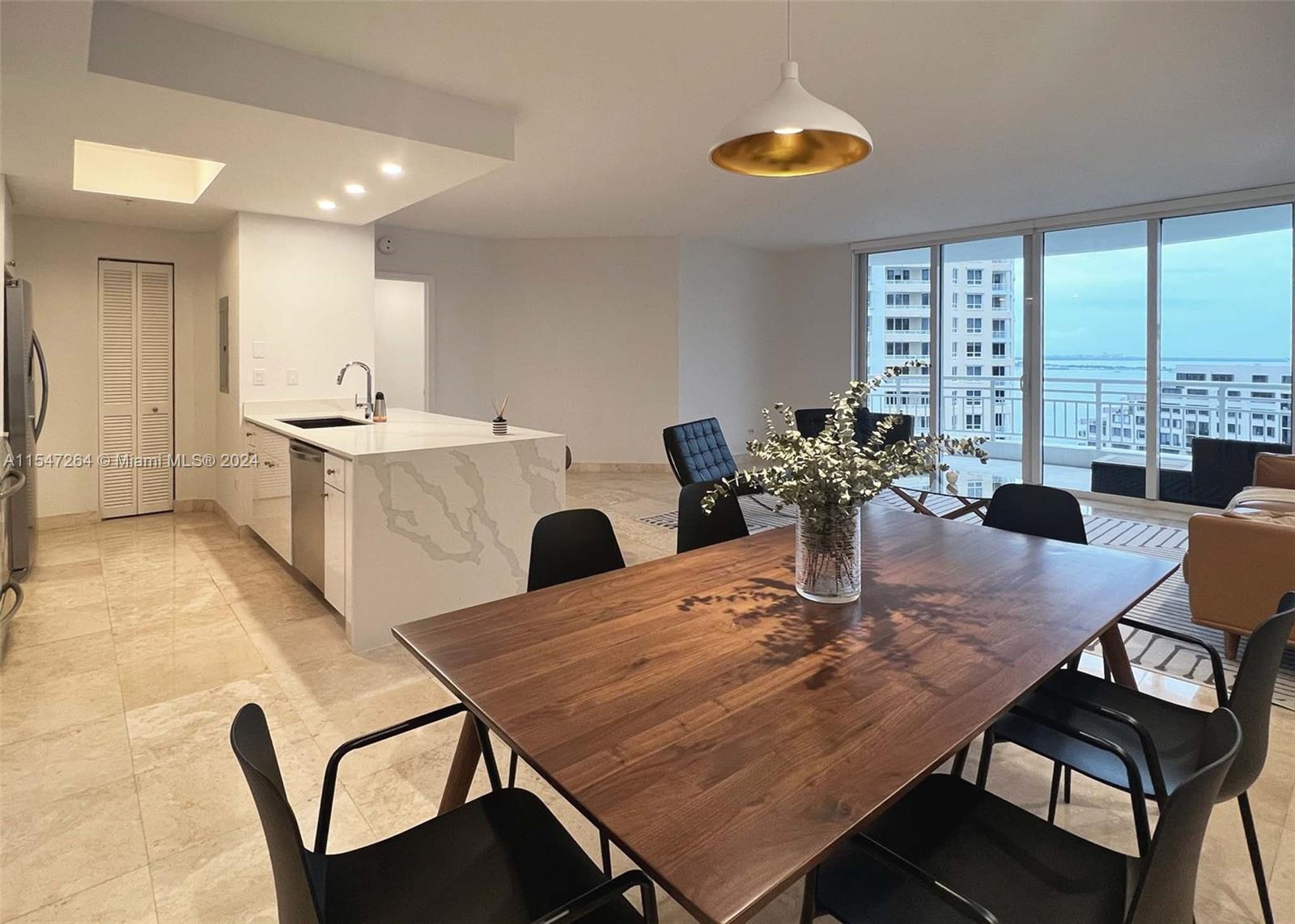 848 Brickell Key Dr 1803, Miami, Florida 33131, 1 Bedroom Bedrooms, ,1 BathroomBathrooms,Residential,For Sale,848 Brickell Key Dr 1803,A11547264