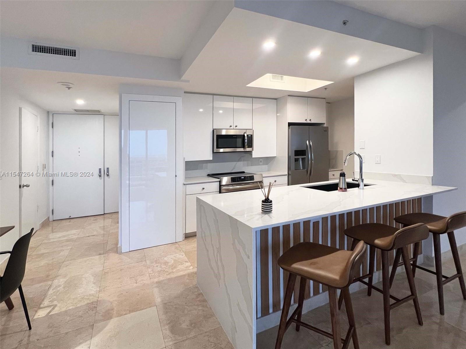 848 Brickell Key Dr 1803, Miami, Florida 33131, 1 Bedroom Bedrooms, ,1 BathroomBathrooms,Residential,For Sale,848 Brickell Key Dr 1803,A11547264