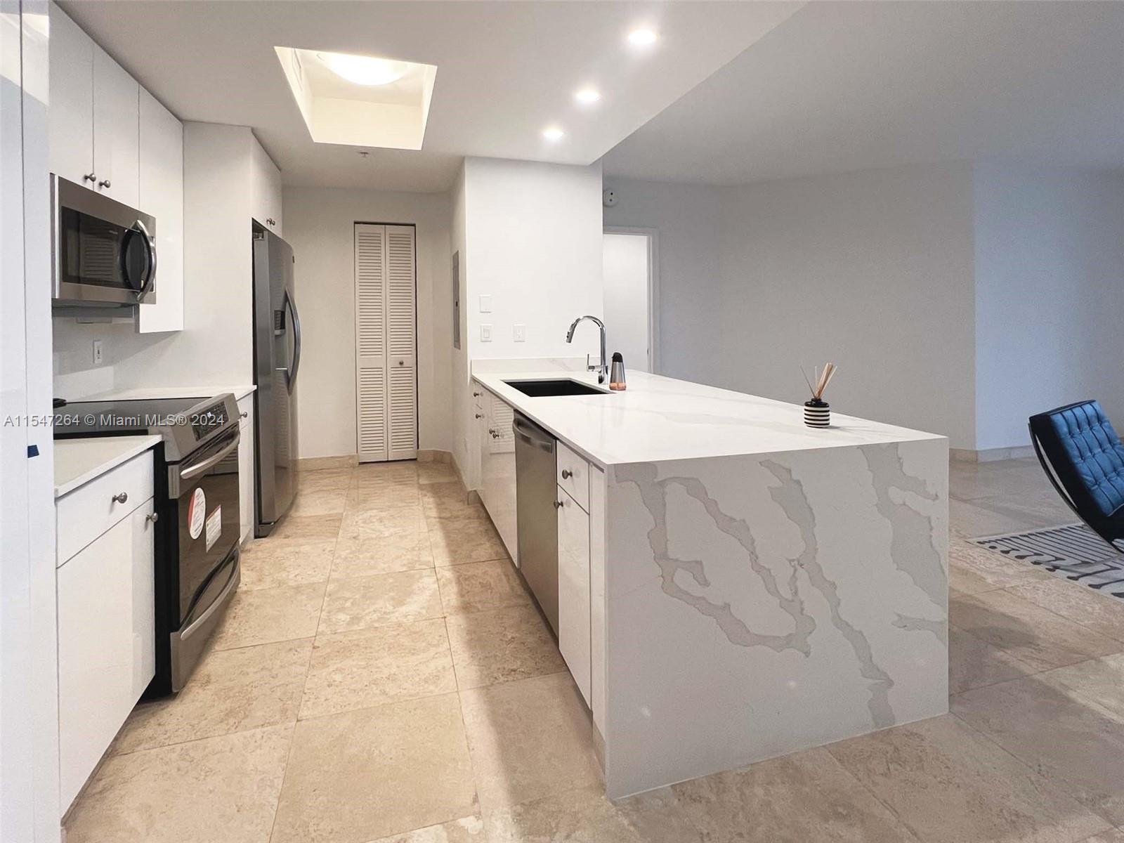 848 Brickell Key Dr 1803, Miami, Florida 33131, 1 Bedroom Bedrooms, ,1 BathroomBathrooms,Residential,For Sale,848 Brickell Key Dr 1803,A11547264