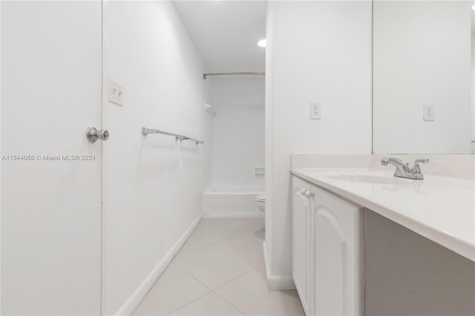 4001 S Ocean Dr 11K, Hollywood, Florida 33019, 1 Bedroom Bedrooms, ,1 BathroomBathrooms,Residentiallease,For Rent,4001 S Ocean Dr 11K,A11544056