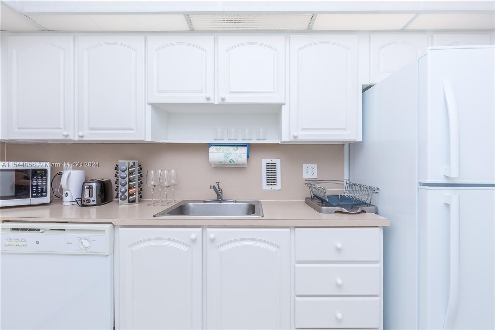 4001 S Ocean Dr 11K, Hollywood, Florida 33019, 1 Bedroom Bedrooms, ,1 BathroomBathrooms,Residentiallease,For Rent,4001 S Ocean Dr 11K,A11544056