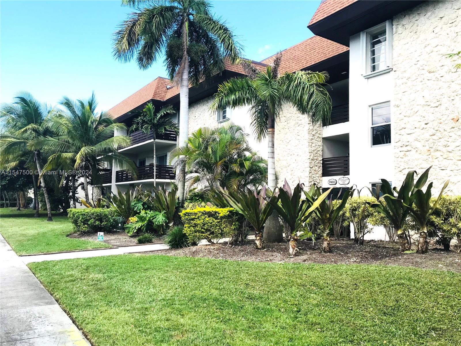 INVESTOR DREAM !!  DADELAND AREA... GROUND FLOOR APARTMENT... WASHER AND DRYER IN UNIT...  RENTED UNTIL MARCH 2025 ... GATED COMMUNITY ...SWIMMING POOL AND GYM...MANAGEMENT ON SITE...