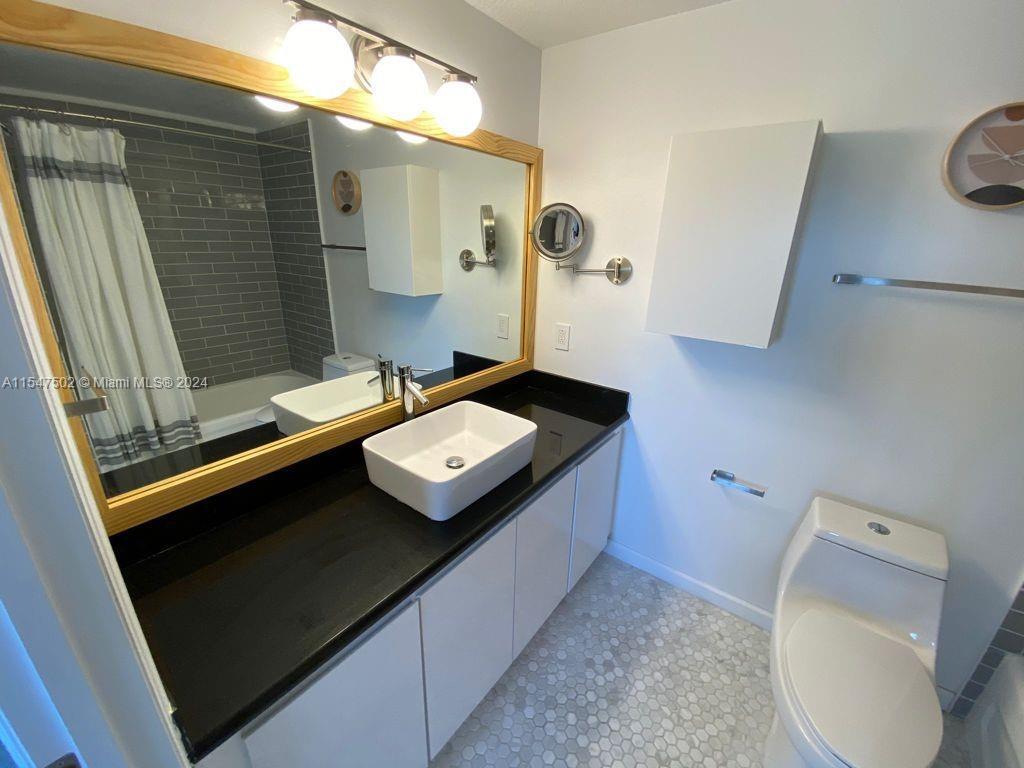 3500 Coral Way 707, Miami, Florida 33145, 2 Bedrooms Bedrooms, ,2 BathroomsBathrooms,Residentiallease,For Rent,3500 Coral Way 707,A11547502
