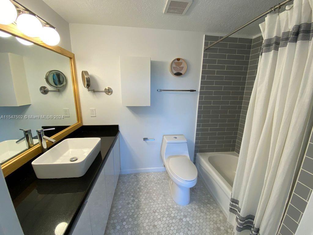 3500 Coral Way 707, Miami, Florida 33145, 2 Bedrooms Bedrooms, ,2 BathroomsBathrooms,Residentiallease,For Rent,3500 Coral Way 707,A11547502