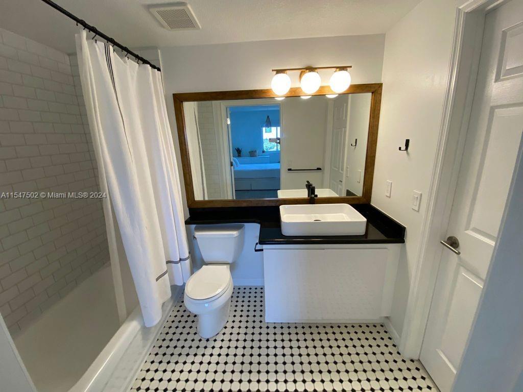 3500 Coral Way 707, Miami, Florida 33145, 2 Bedrooms Bedrooms, ,2 BathroomsBathrooms,Residentiallease,For Rent,3500 Coral Way 707,A11547502