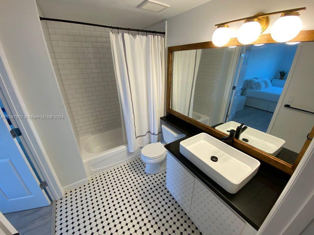3500 Coral Way 707, Miami, Florida 33145, 2 Bedrooms Bedrooms, ,2 BathroomsBathrooms,Residentiallease,For Rent,3500 Coral Way 707,A11547502