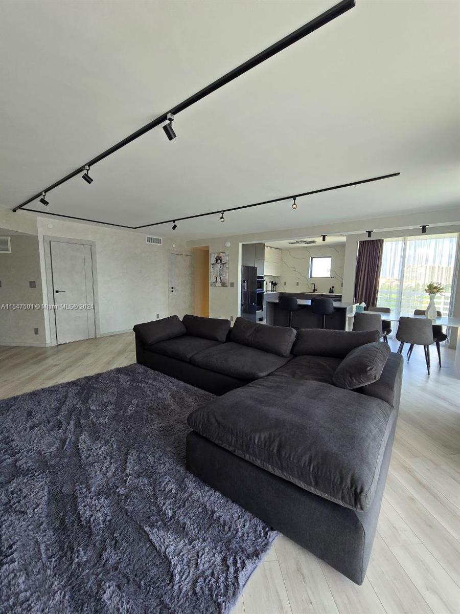 3300 NE 192nd St 907, Aventura, Florida 33180, 2 Bedrooms Bedrooms, ,2 BathroomsBathrooms,Residential,For Sale,3300 NE 192nd St 907,A11547501