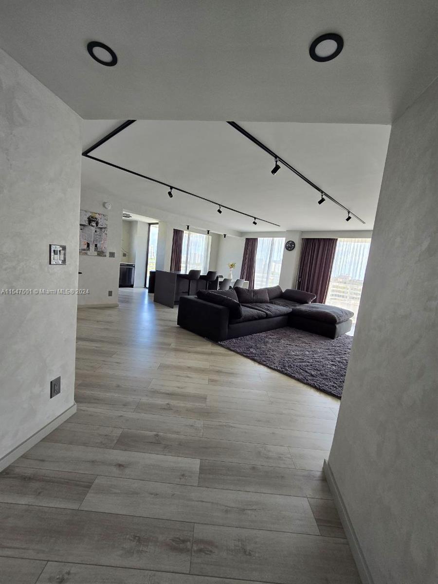 3300 NE 192nd St 907, Aventura, Florida 33180, 2 Bedrooms Bedrooms, ,2 BathroomsBathrooms,Residential,For Sale,3300 NE 192nd St 907,A11547501