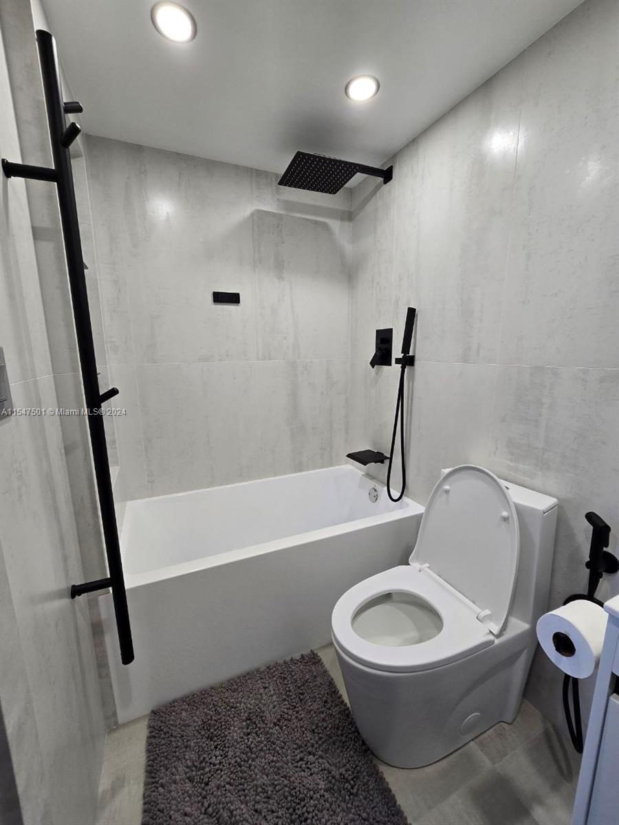 3300 192nd St, Aventura, FL, 33180 United States, 2 Bedrooms Bedrooms, ,2 BathroomsBathrooms,Residential,For Sale,192nd St,A11547501