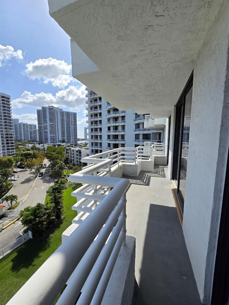 3300 NE 192nd St 907, Aventura, Florida 33180, 2 Bedrooms Bedrooms, ,2 BathroomsBathrooms,Residential,For Sale,3300 NE 192nd St 907,A11547501