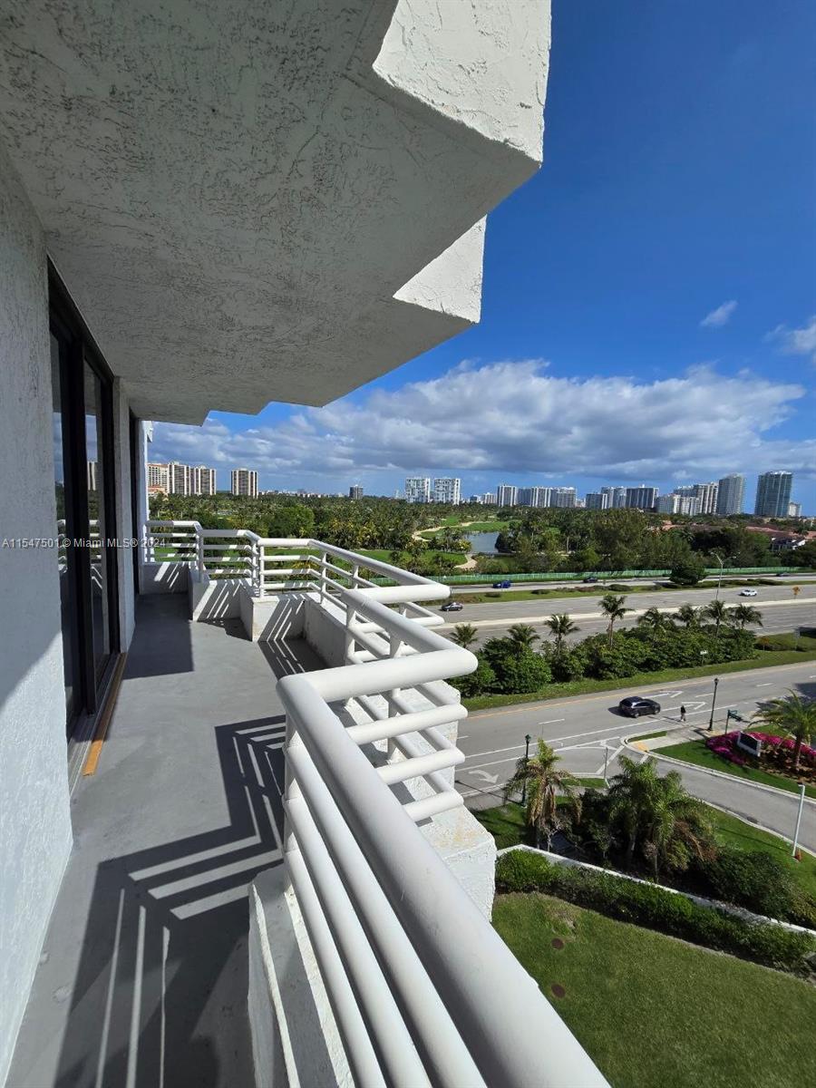 3300 NE 192nd St 907, Aventura, Florida 33180, 2 Bedrooms Bedrooms, ,2 BathroomsBathrooms,Residential,For Sale,3300 NE 192nd St 907,A11547501