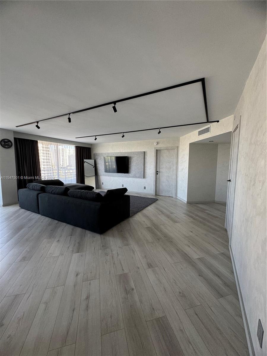 3300 NE 192nd St 907, Aventura, Florida 33180, 2 Bedrooms Bedrooms, ,2 BathroomsBathrooms,Residential,For Sale,3300 NE 192nd St 907,A11547501