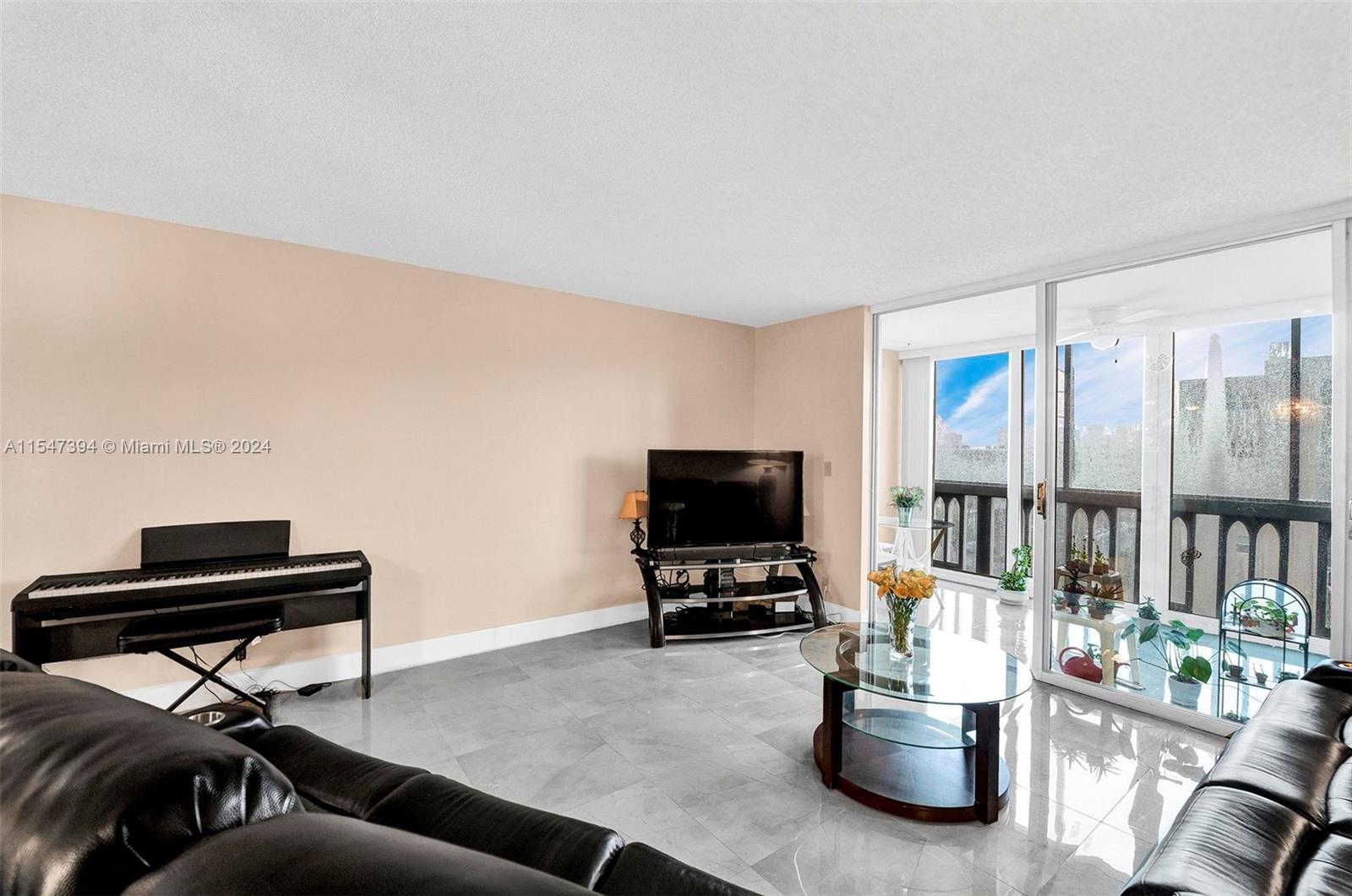 501 NE 14th Ave 601, Hallandale Beach, Florida 33009, 2 Bedrooms Bedrooms, ,2 BathroomsBathrooms,Residential,For Sale,501 NE 14th Ave 601,A11547394