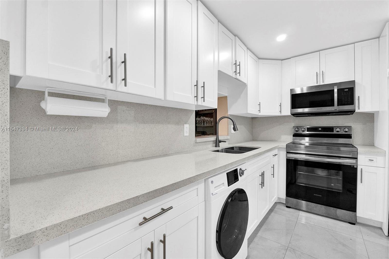 501 NE 14th Ave 601, Hallandale Beach, Florida 33009, 2 Bedrooms Bedrooms, ,2 BathroomsBathrooms,Residential,For Sale,501 NE 14th Ave 601,A11547394