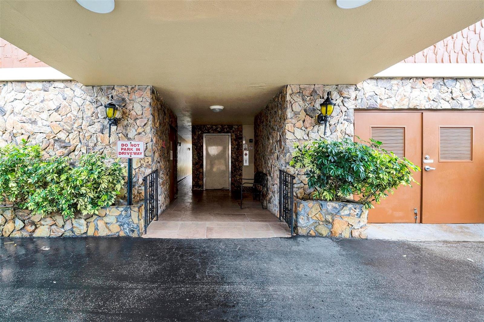 501 NE 14th Ave 601, Hallandale Beach, Florida 33009, 2 Bedrooms Bedrooms, ,2 BathroomsBathrooms,Residential,For Sale,501 NE 14th Ave 601,A11547394