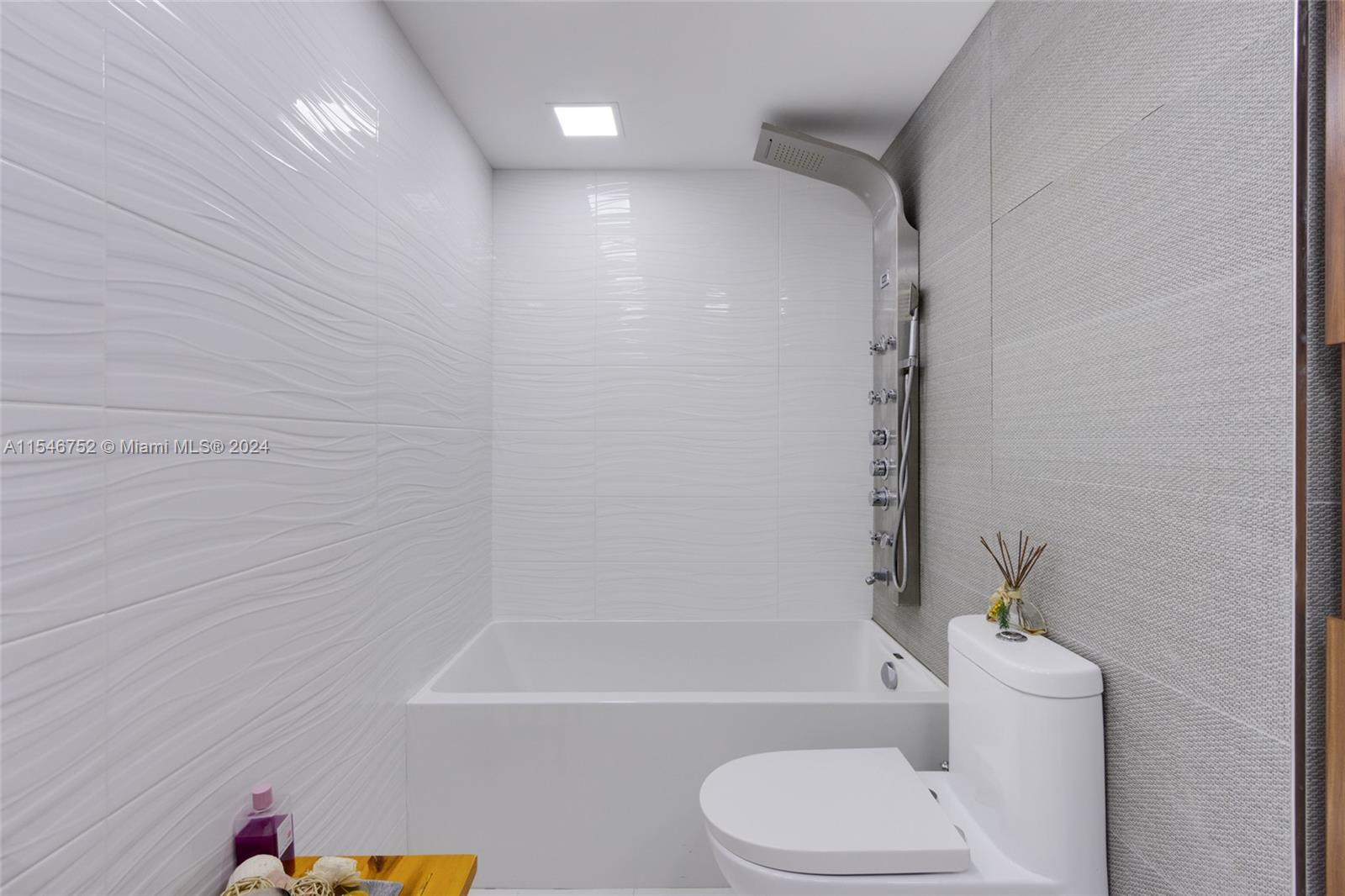 4350 Hillcrest Dr 600, Hollywood, Florida 33021, 2 Bedrooms Bedrooms, ,2 BathroomsBathrooms,Residential,For Sale,4350 Hillcrest Dr 600,A11546752