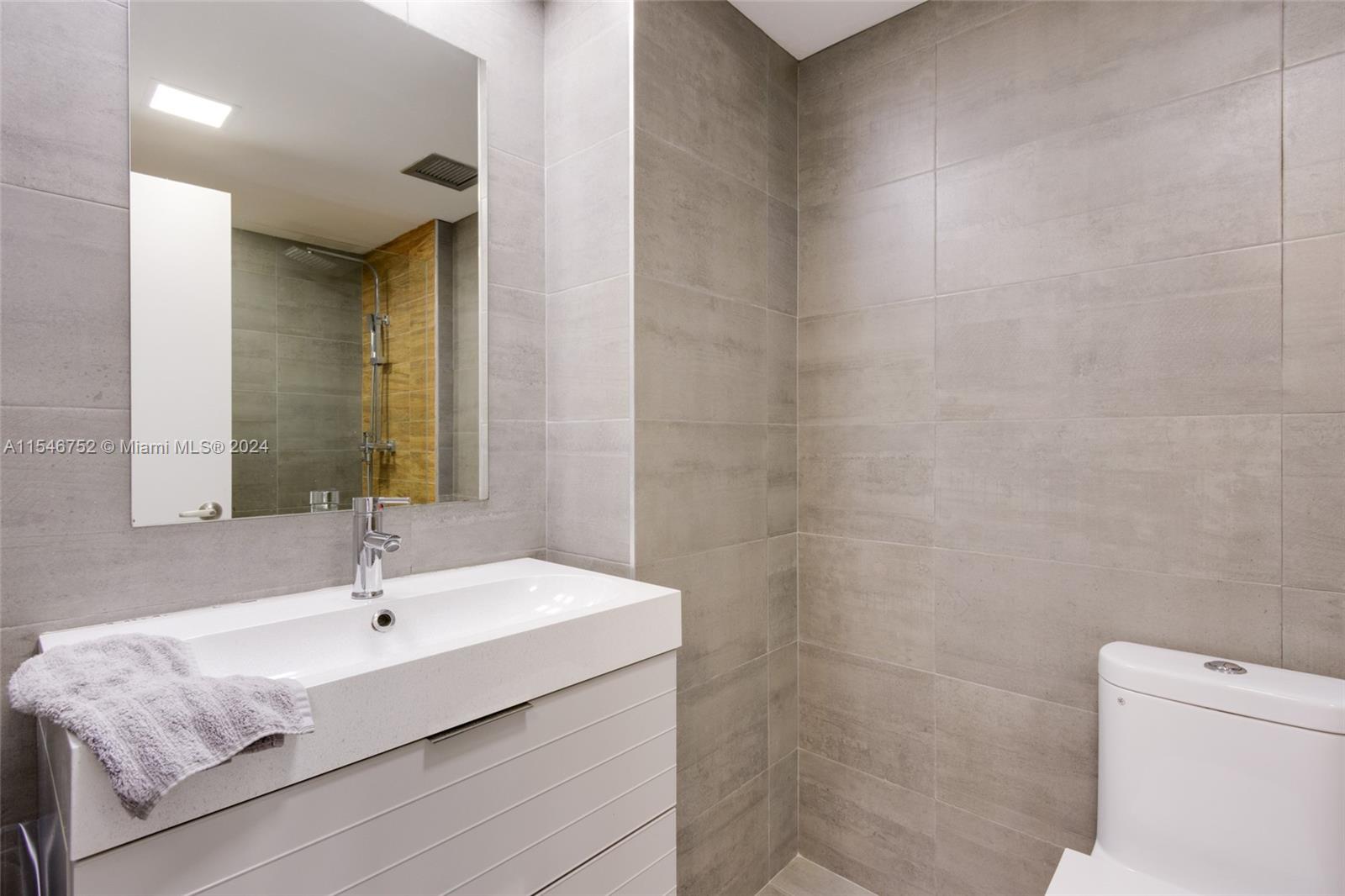 4350 Hillcrest Dr 600, Hollywood, Florida 33021, 2 Bedrooms Bedrooms, ,2 BathroomsBathrooms,Residential,For Sale,4350 Hillcrest Dr 600,A11546752