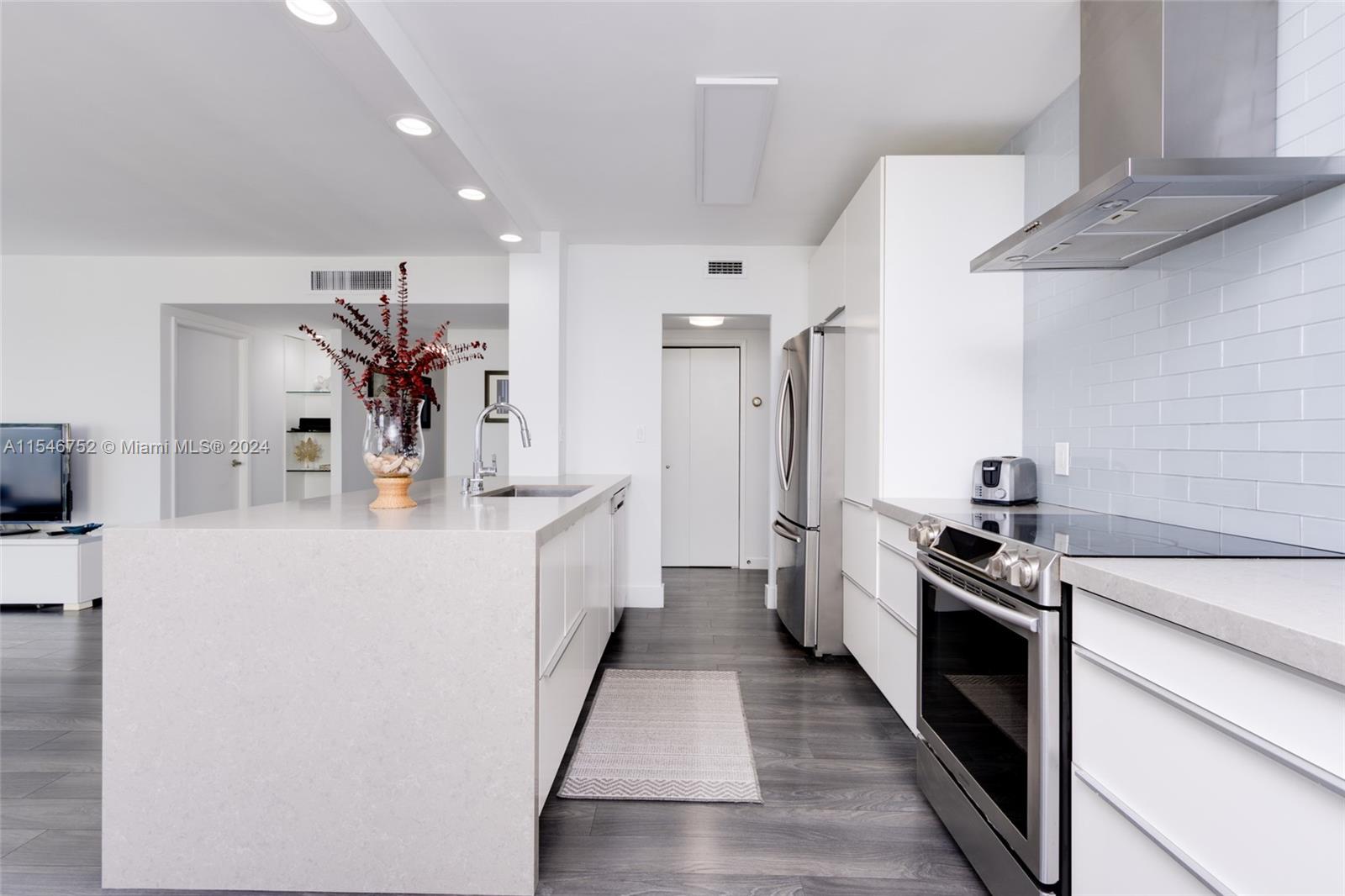 4350 Hillcrest Dr 600, Hollywood, Florida 33021, 2 Bedrooms Bedrooms, ,2 BathroomsBathrooms,Residential,For Sale,4350 Hillcrest Dr 600,A11546752