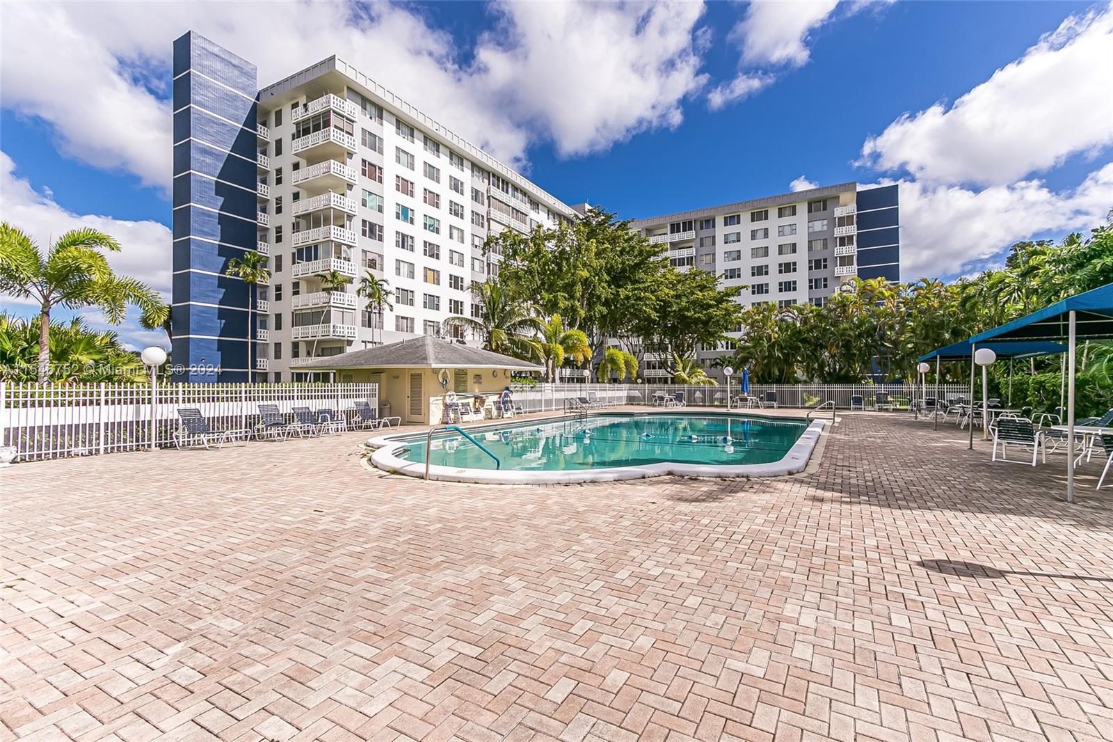 4350 Hillcrest Dr 600, Hollywood, Florida 33021, 2 Bedrooms Bedrooms, ,2 BathroomsBathrooms,Residential,For Sale,4350 Hillcrest Dr 600,A11546752