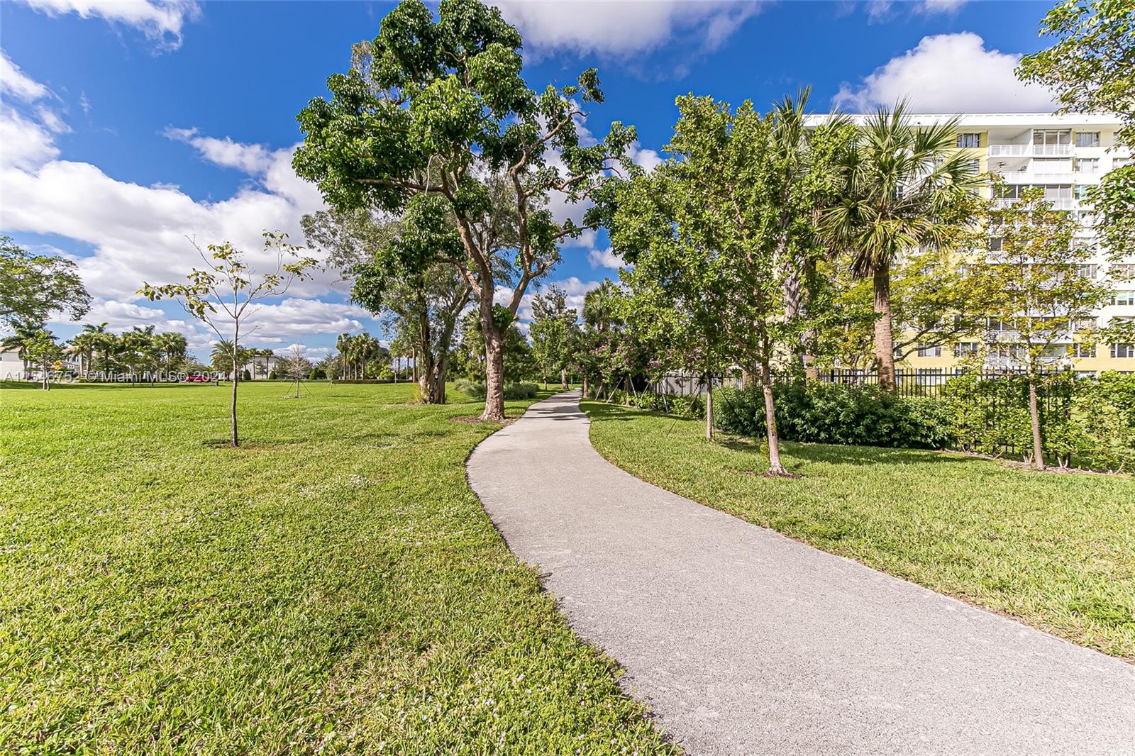 4350 Hillcrest Dr 600, Hollywood, Florida 33021, 2 Bedrooms Bedrooms, ,2 BathroomsBathrooms,Residential,For Sale,4350 Hillcrest Dr 600,A11546752