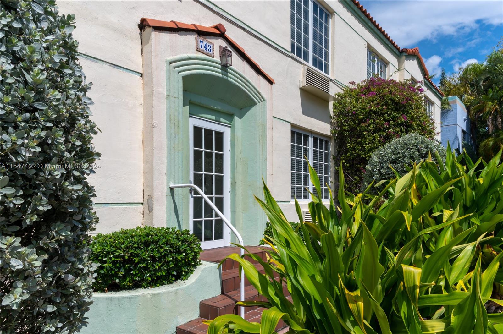 741 15th St 10, Miami Beach, Florida 33139, ,1 BathroomBathrooms,Residential,For Sale,741 15th St 10,A11547402