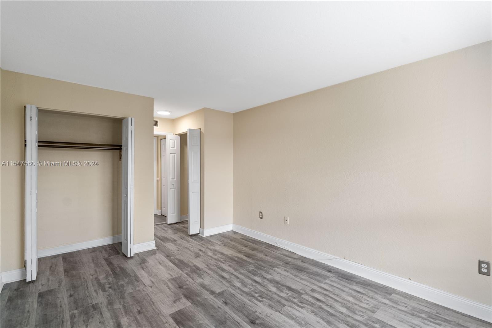 9441 SW 76th St V32, Miami, Florida 33173, 1 Bedroom Bedrooms, ,1 BathroomBathrooms,Residentiallease,For Rent,9441 SW 76th St V32,A11547560