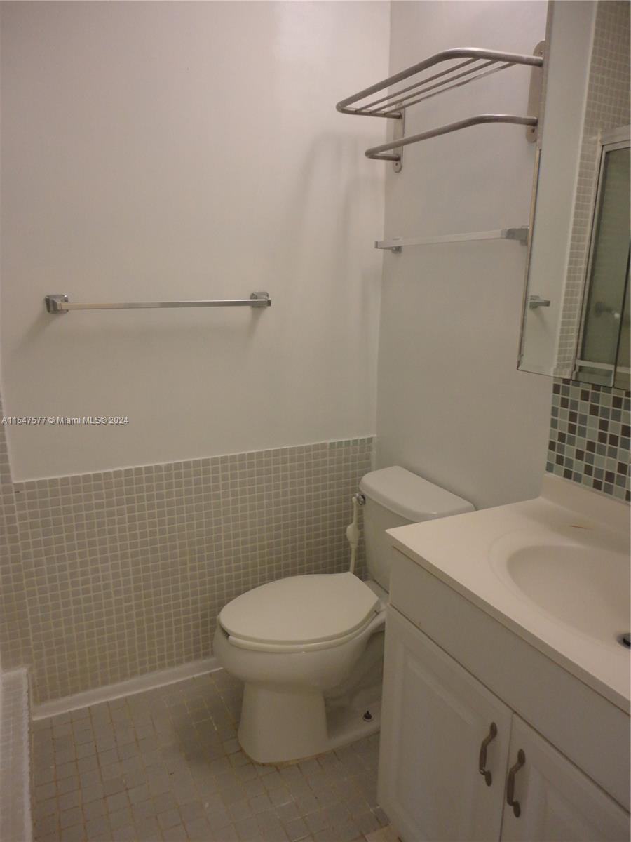 3321 Raleigh St 3H, Hollywood, Florida 33021, 3 Bedrooms Bedrooms, ,2 BathroomsBathrooms,Residential,For Sale,3321 Raleigh St 3H,A11547577