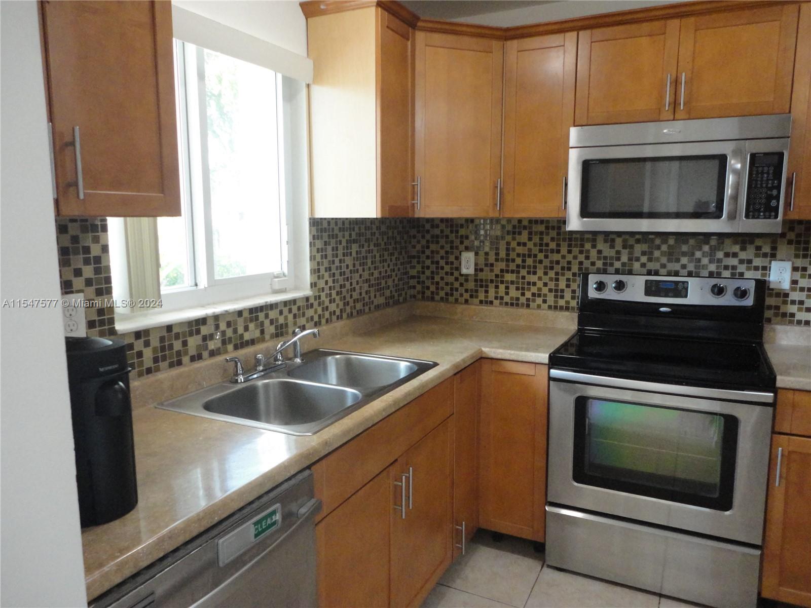 3321 Raleigh St 3H, Hollywood, Florida 33021, 3 Bedrooms Bedrooms, ,2 BathroomsBathrooms,Residential,For Sale,3321 Raleigh St 3H,A11547577