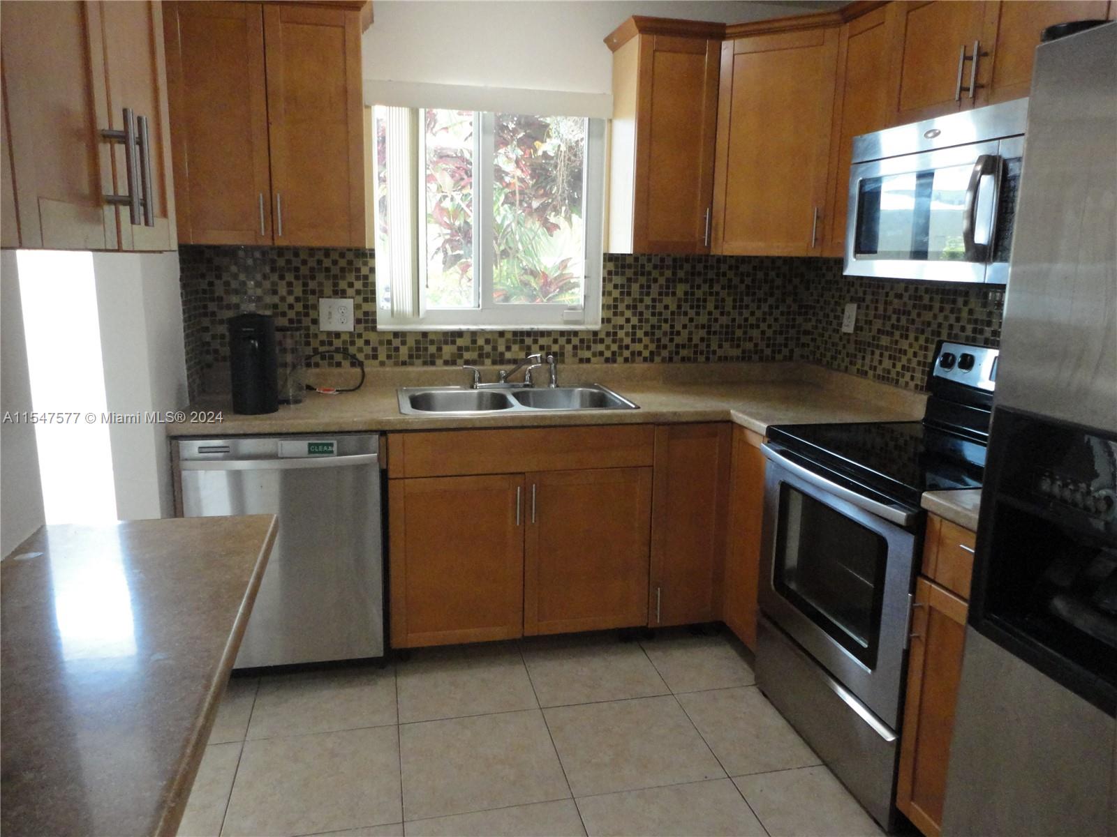 3321 Raleigh St 3H, Hollywood, Florida 33021, 3 Bedrooms Bedrooms, ,2 BathroomsBathrooms,Residential,For Sale,3321 Raleigh St 3H,A11547577