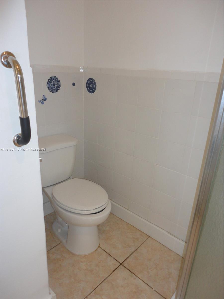 3321 Raleigh St 3H, Hollywood, Florida 33021, 3 Bedrooms Bedrooms, ,2 BathroomsBathrooms,Residential,For Sale,3321 Raleigh St 3H,A11547577