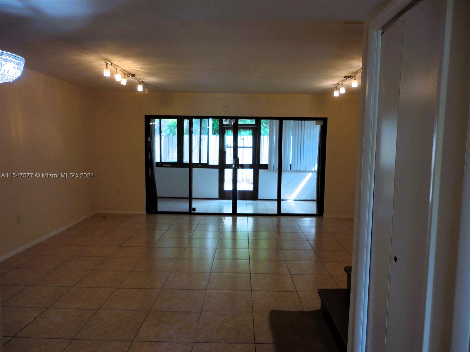 3321 Raleigh St 3H, Hollywood, Florida 33021, 3 Bedrooms Bedrooms, ,2 BathroomsBathrooms,Residential,For Sale,3321 Raleigh St 3H,A11547577