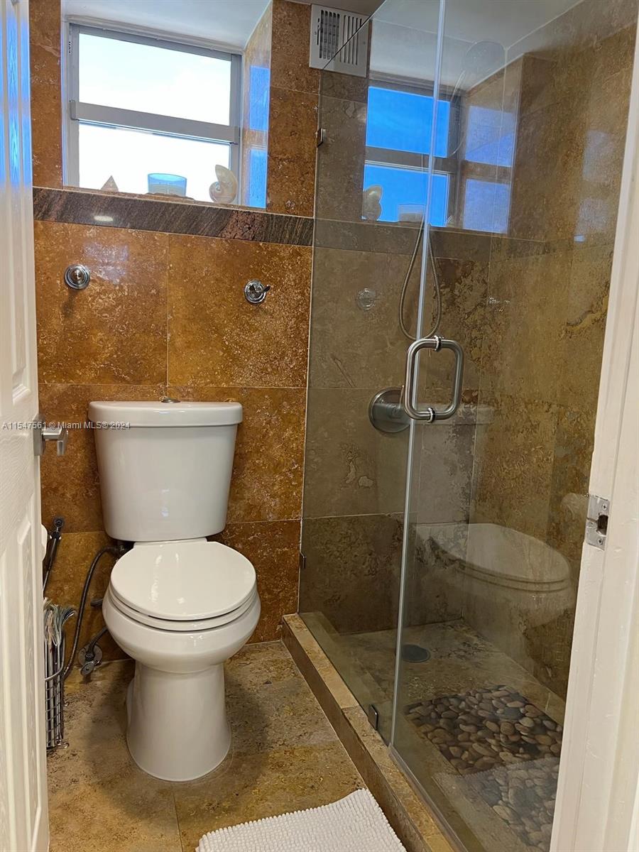 6039 Collins Ave 1401, Miami Beach, Florida 33140, 2 Bedrooms Bedrooms, ,2 BathroomsBathrooms,Residential,For Sale,6039 Collins Ave 1401,A11547561