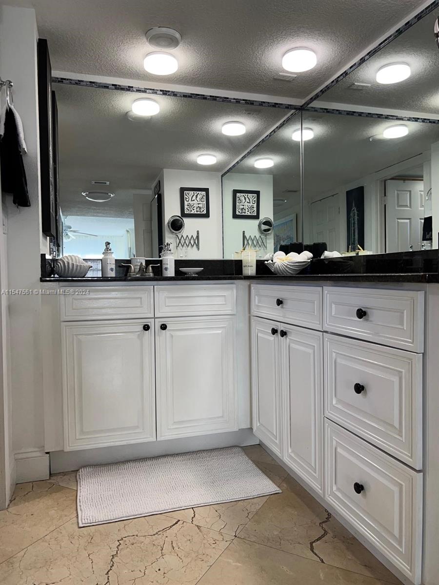 6039 Collins Ave 1401, Miami Beach, Florida 33140, 2 Bedrooms Bedrooms, ,2 BathroomsBathrooms,Residential,For Sale,6039 Collins Ave 1401,A11547561