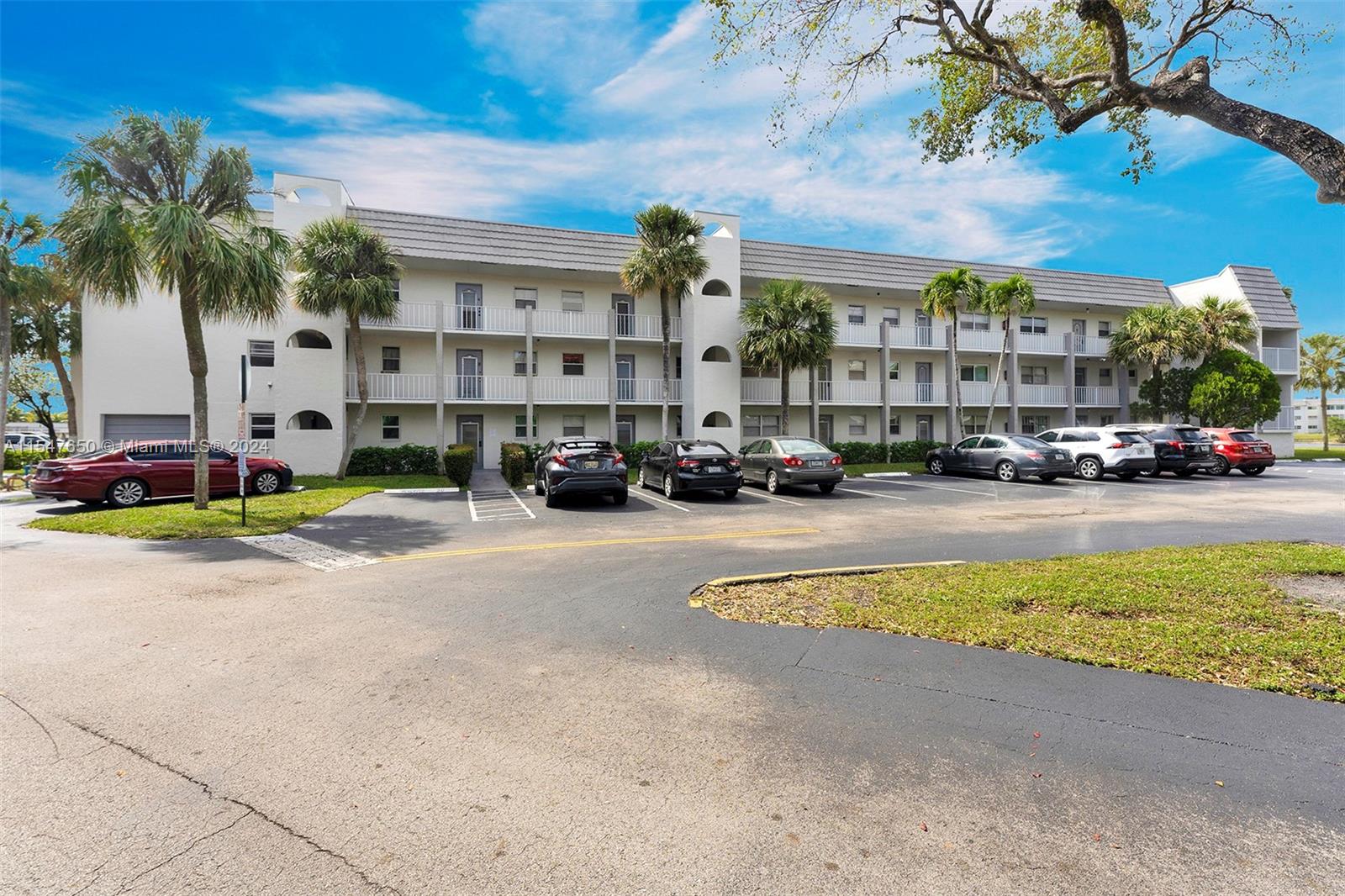 8100 Sunrise Lakes Blvd, Sunrise, FL, 33322 United States, 1 Bedroom Bedrooms, ,1 BathroomBathrooms,Residential,For Sale,Sunrise Lakes Blvd,A11547650