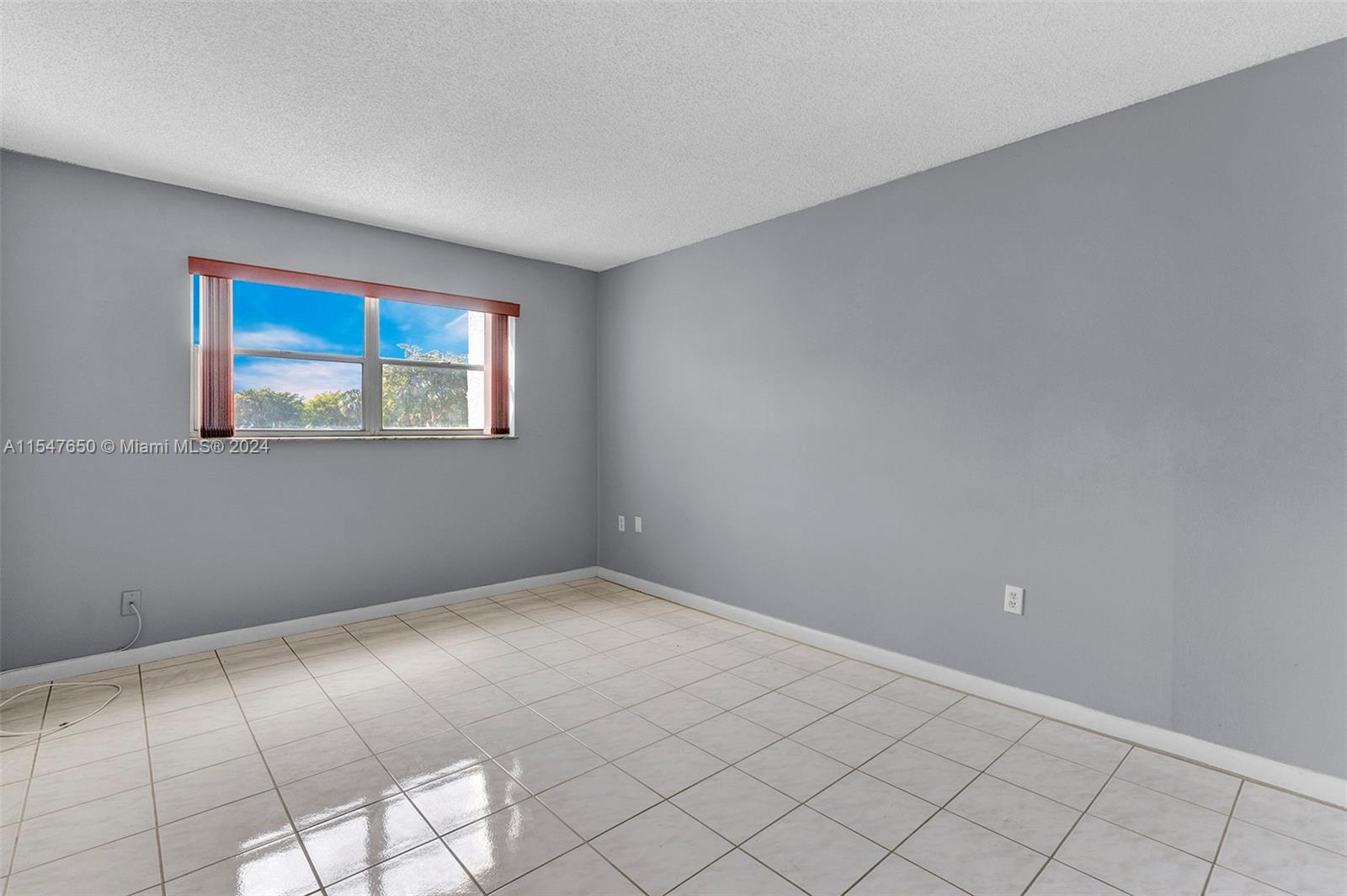 8100 Sunrise Lakes Blvd, Sunrise, FL, 33322 United States, 1 Bedroom Bedrooms, ,1 BathroomBathrooms,Residential,For Sale,Sunrise Lakes Blvd,A11547650