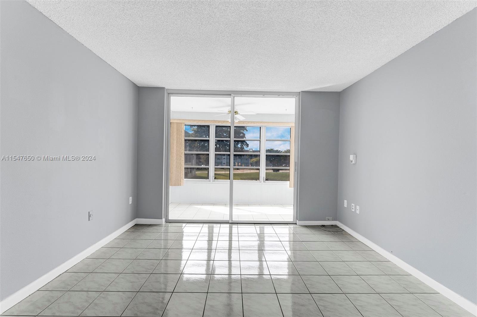 8100 Sunrise Lakes Blvd, Sunrise, FL, 33322 United States, 1 Bedroom Bedrooms, ,1 BathroomBathrooms,Residential,For Sale,Sunrise Lakes Blvd,A11547650