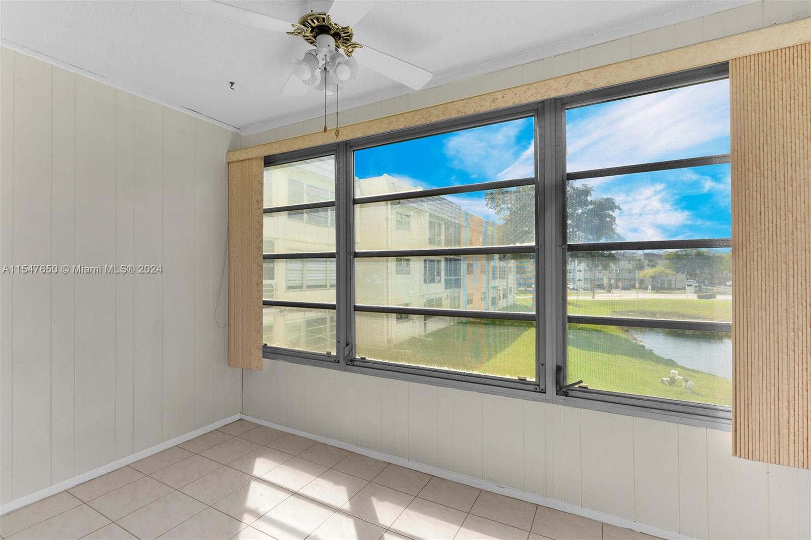 8100 Sunrise Lakes Blvd, Sunrise, FL, 33322 United States, 1 Bedroom Bedrooms, ,1 BathroomBathrooms,Residential,For Sale,Sunrise Lakes Blvd,A11547650