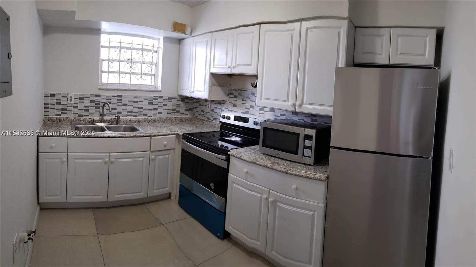 KITCHEN WITH NOT WASHING MACHINES