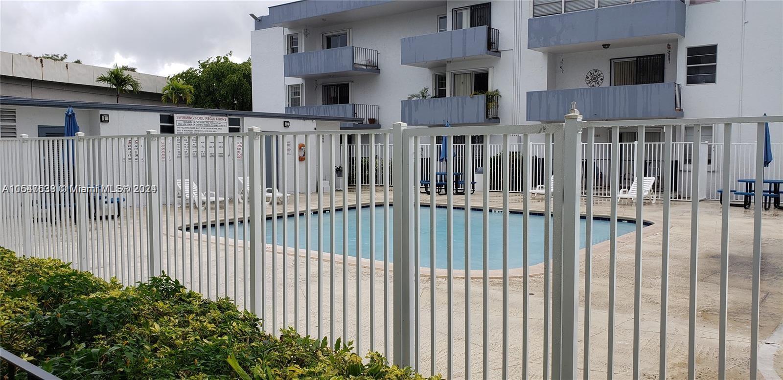KIDS SWIMMING POOL