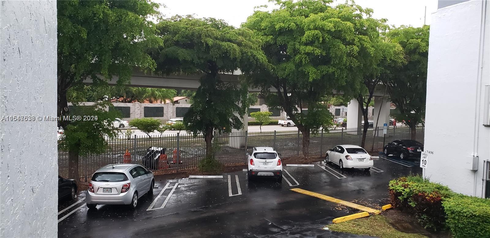 PARKING FACING US1