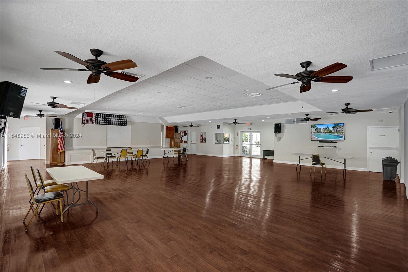 2831 Somerset Dr 118, Lauderdale Lakes, Florida 33311, 1 Bedroom Bedrooms, ,1 BathroomBathrooms,Residential,For Sale,2831 Somerset Dr 118,A11546953
