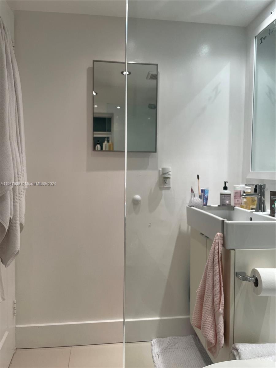 Miami Beach, Florida 33139, 1 Bedroom Bedrooms, ,1 BathroomBathrooms,Residential,For Sale,A11547639