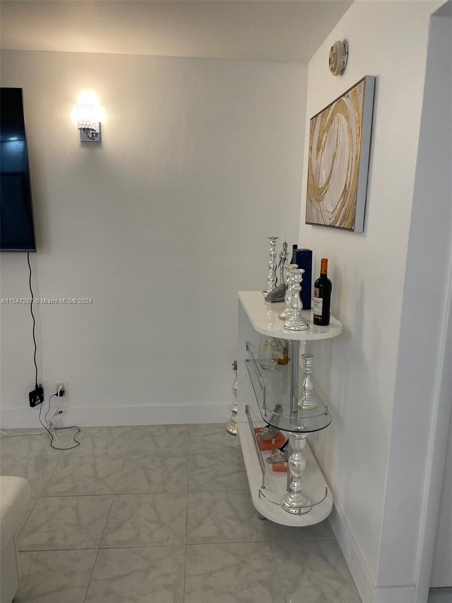 541 N Blue Heron Dr 117, Hallandale Beach, Florida 33009, 1 Bedroom Bedrooms, ,1 BathroomBathrooms,Residentiallease,For Rent,541 N Blue Heron Dr 117,A11547207